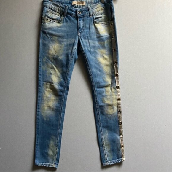 Stylish Blue Jeans with Red Accent - Picture 2 of 12